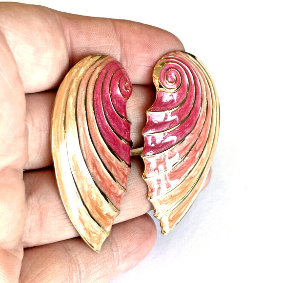 Vintage Clip On Earrings Statement Runway Goldtone & Pinks Enamel Seashell Wings - Picture 7 of 8